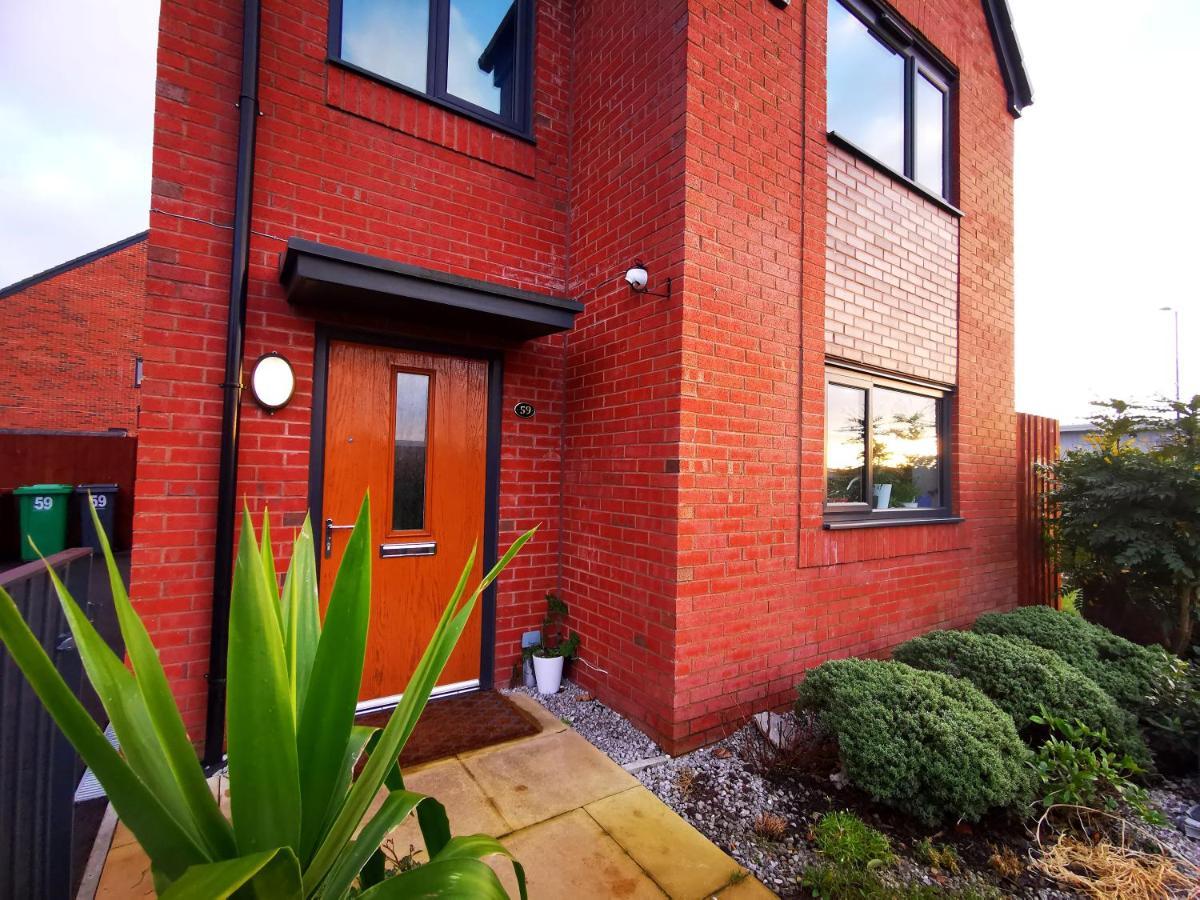 The Lawnswood - Central Manchester Holiday Home With Free Parking Exterior photo