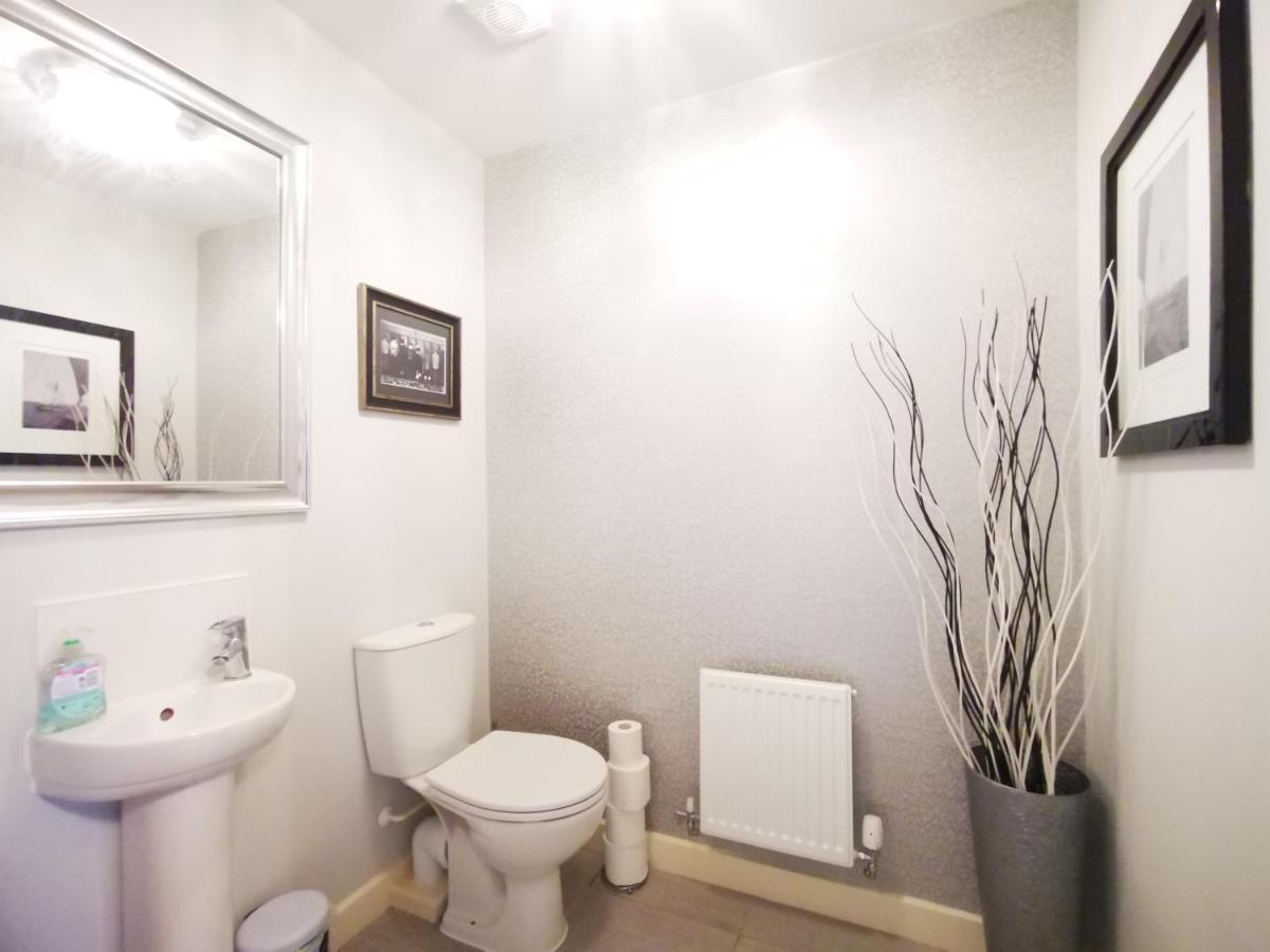The Lawnswood - Central Manchester Holiday Home With Free Parking Exterior photo